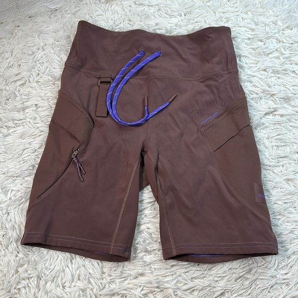 Lululemon Cargo Super-High-Rise Hiking Short 8" Dark Oxide - Picture 1 of 6